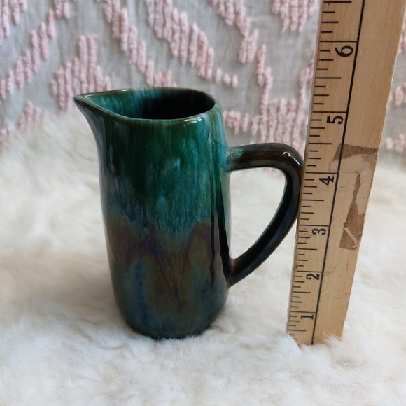 Vintage Blue Mountain Pottery Creamer Pitcher 5"H x 4"W - Picture 6 of 7